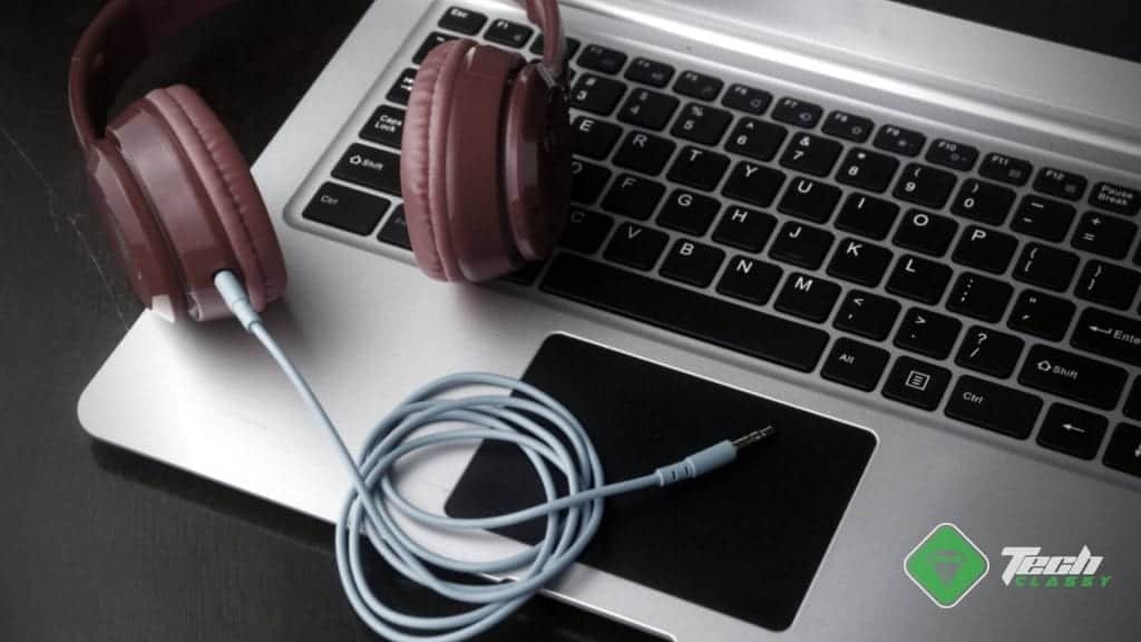 Headphone With Laptop Featured